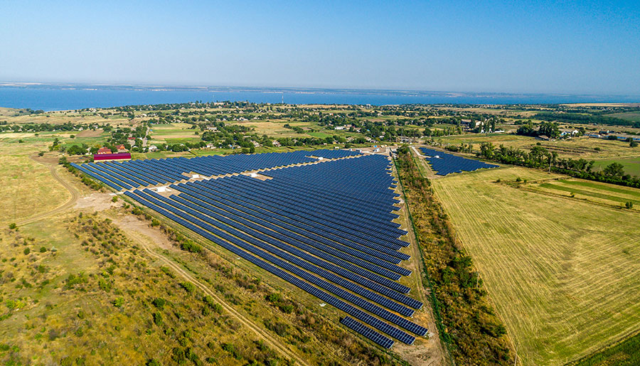 Grid‑Tie vs Off‑Grid Solar: Which System Fits Your Lifestyle?